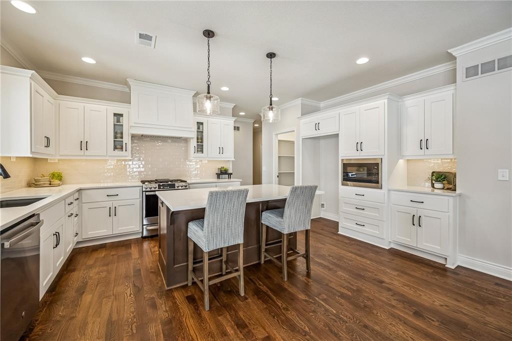 Photo 2 of 11413 S Waterford Drive